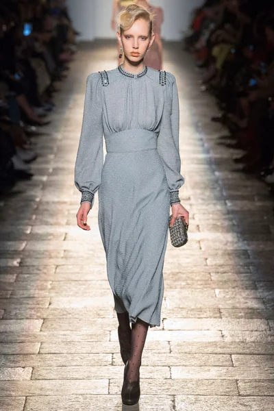 Look 50